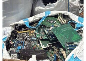 SEBAHAGIAN daripada barangan sisa elektronik atau e-waste yang dirampas dalam satu serbuan di sebuah kilang di Bukit Mertajam, Pulau Pinang semalam.-GAMBAR/IHSAN PDRM