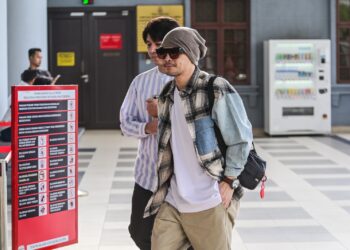 NAMEWEE hadir di Mahkamah Majistret Kuala Lumpur hari ini.-UTUSAN/SYAKIR RADIN