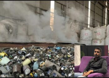 TIMBALAN Pengerusi Pertubuhan Damai Revolusi Masyarakat, Shandrsegar (gambar kecil) menggesa pihak berkuasa bertindak lebih tegas termasuk menghentikan serta-merta atau menutup terus operasi kilang yang dikesan memproses sisa elektronik atau e-waste secara haram di seluruh negara.