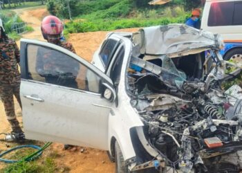 KEADAAN kereta Perodua Myvi dipandu anggota tentera yang maut selepas terlibat kemalangan dengan sebuah lori 10 tan di Jalan Lendu, Kampung Lendu, Alor Gajah, pagi tadi.