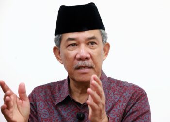 MOHAMAD Hasan ketika ditemui selepas merasmikan Majlis Khatam Al-Quran NCWO/Pekerti Negeri Sembilan di Seremban hari ini.-UTUSAN/MOHD. SHAHJEHAN MAAMIN.