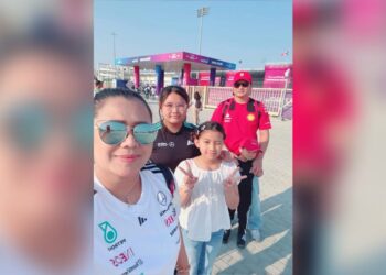 ROSSALWANI Najwa Deraman bersama keluarganya yang bermastautin di Doha, Qatar.