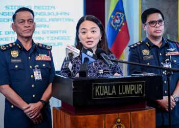 HANNAH Yeoh ketika sidang media mengenai pengukuhan kesedaran keselamatan kebakaran di bangunan strata berketumpatan tinggi WP KL yang diadakan di Ibu Pejabat Jabatan Bomba dan Penyelamat Malaysia Kuala Lumpur. - UTUSAN/M. FIRDAUS M. JOHARI