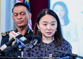 HANNAH Yeoh ketika sidang media mengenai pengukuhan kesedaran keselamatan kebakaran di bangunan strata berketumpatan tinggi WP KL yang diadakan di Ibu Pejabat Jabatan Bomba dan Penyelamat Malaysia Kuala Lumpur. - UTUSAN/M. FIRDAUS M. JOHARI