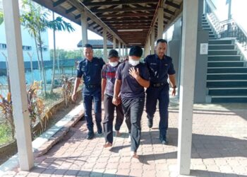 DUA anggota tentera berpangkat koperal direman tiga hari bagi membantu siasatan kes mencederakan rakan setugas di Mahkamah Majistret, Sungai Petani, Kedah.