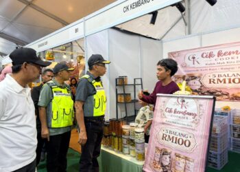 AZMAN Adam pada sidang akhbar selepas pemantauan di Anjung Syawal di Putrajaya.