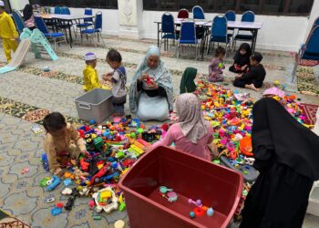 ANTARA kanak-kanak yang ditempatkan di Kid’s Zone di Masjid Sultan Idris Shah II, Ipoh.