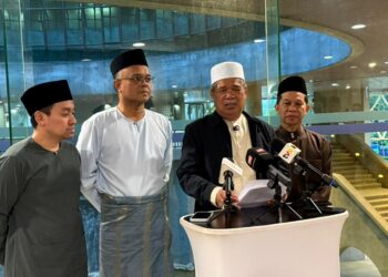 MOHAMAD Sabu ketika ditemui di sidang media selepas majlis perjumpaan menteri bersama warga Kementerian Pertanian dan Keterjaminan Makanan di sini, hari ini.