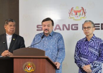 AMIR Hamzah Azizan pada sidang akhbar pasca mesyuarat khas Jemaah Menteri semalam.