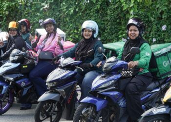 sama seperti penghantar makanan lain, golongan wanita juga mampu menggalas tanggungjawab sama untuk mencari rezeki.