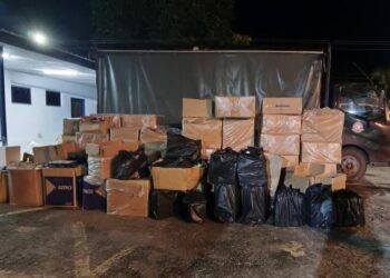 ESSCOM merampas 4,486 karton rokok kretek dan rokok putih pelbagai jenama serta mercun, dengan nilai keseluruhan selepas cukai dianggarkan RM850,000.