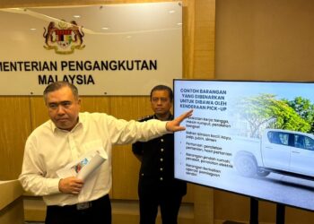 ANTHONY Loke semasa sidang media pengumuman garis panduan penggunaan kenderaan de-controlled dan pikap bagi membawa barangan di Putrajaya, hari ini