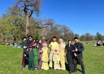 Dari kanan ke kiri, Muhammad Nurhanis Hairudin, Elliana Roslee, Farhaneen Afzal Mazlan, Hajaratul Qanaah Mohd Zulkarnain, Mohd Zulkarnain Abd Rahman, Halawatul Iman Mohd Zulkarnain, Nor Nadia Zakaria, Nur Sofea Nabil, Noah Nabil, Nabil Lutpi dan Isaac Nabil.