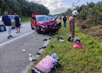 DUA maut manakala empat lagi cedera dalam kemalangan membabitkan dua buah kenderaan di persimpangan jalan Felcra Sungai Ara, Kota Tinggi.