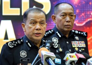 MOHD. Khalid Ismail pada sidang akhbar di Bukit Aman, Kuala Lumpur hari ini.-UTUSAN/AMIR KHALID.