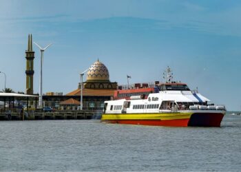 PERKHIDMATAN feri penumpang ke Pulau Langkawi dari Kuala Kedah dan Kuala Perlis serta sebaliknya akan dikurangkan selepas Aidilfitri ekoran kenaikan mendadak harga diesel.