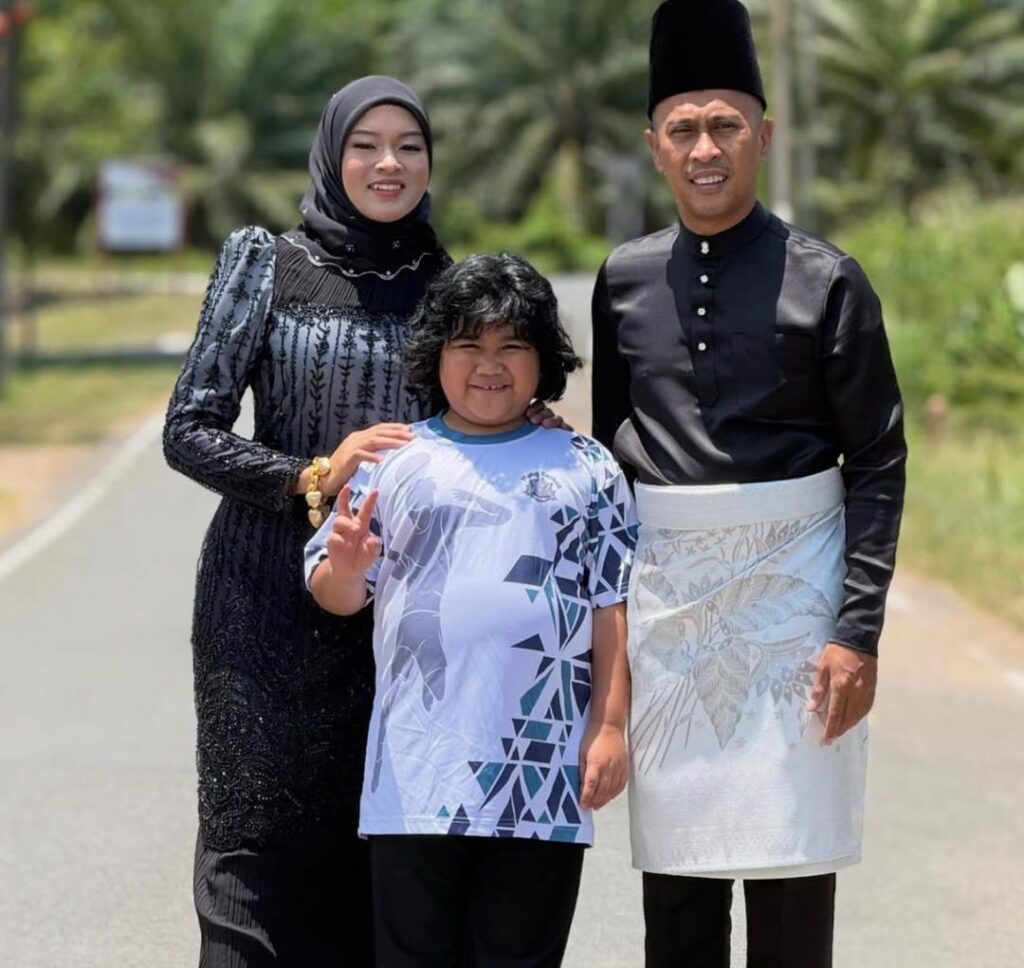 Ada yang kata mak bapa bukan main bergaya, anak pula selekeh – Achey