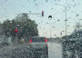 GAMBAR hujan yang dirakamkan penduduk Titi Gajah, Alor Setar kira-kira pukul 3 petang tadi.