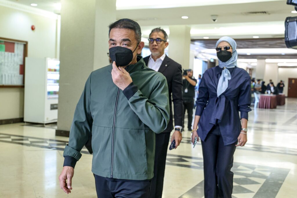 Kes pengubahan wang haram bekas PTD, isteri dibicara bersama