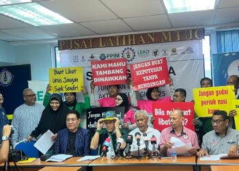 SIDANG akhbar beberapa NGO mengenai Akta Pekerja Gig 2025 di Wisma Kongres Kesatuan Sekerja Malaysia (MTUC), Subang Jaya, hari ini. - UTUSAN/QHAIRUL NIZAM HASHIM