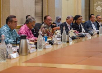 ANWAR Ibrahim mempengerusikan Mesyuarat Majlis Tindakan Ekonomi Negara (MTEN) di Putrajaya, hari ini.-FACEBOOK ANWAR IBRAHIM