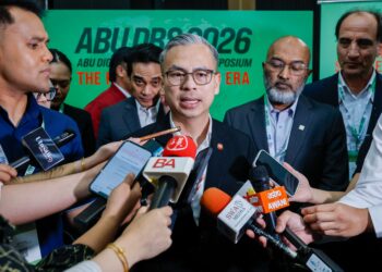 FAHMI Fadzil pada Simposium Penyiaran Digital ABU DBS 2026, di Hotel Times Square, di sini hari ini. - UTUSAN/SHIDDIEQIN ZON