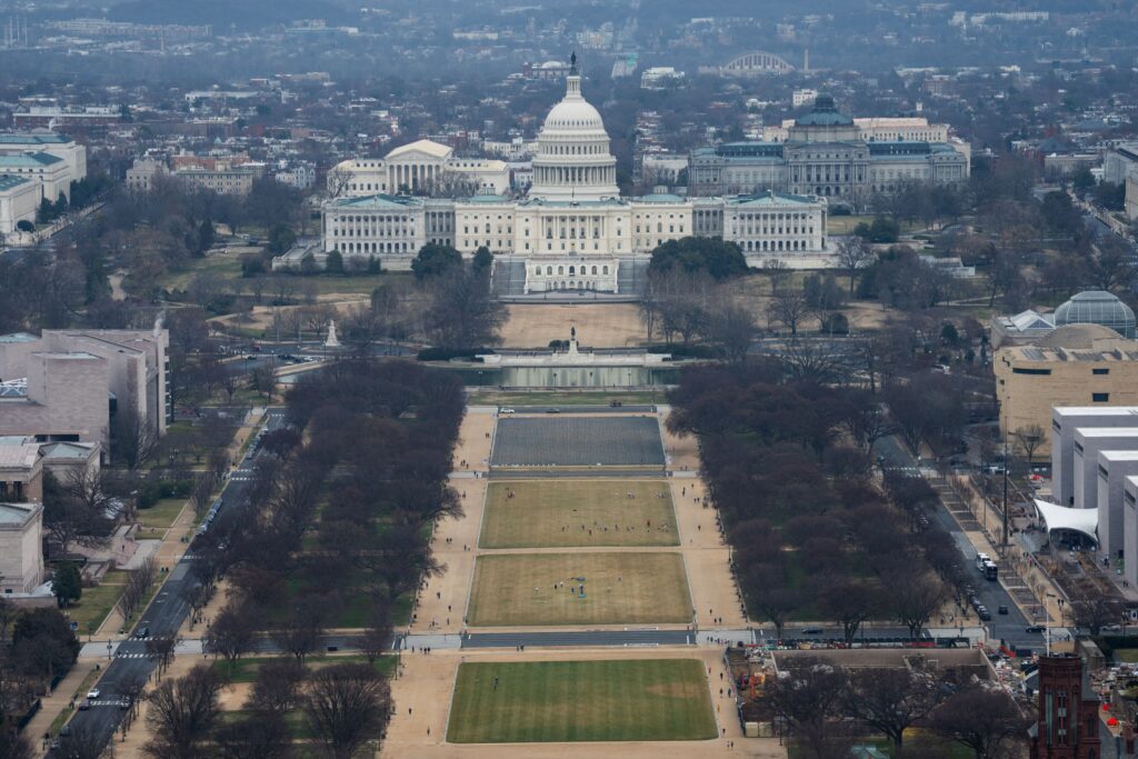 Tentera AS bina kompleks besar bawah tanah Rumah Putih  – Trump