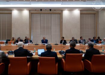 ANWAR Ibrahim ketika mempengerusikan Mesyuarat Majlis Tindakan Ekonomi Negara (MTEN) bagi meneliti perkembangan geopolitik semasa susulan konflik Asia Barat. - FB ANWAR IBRAHIM