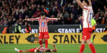 PEMAIN Atletico Madrid meraihkan kejayaan mereka layak ke final Copa del Rey. - AFP