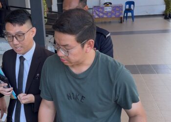 SEORANG penyelia kilang didenda RM3,000 dan penjara tiga bulan sekiranya gagal bayar oleh Mahkamah Majistret Batu Pahat hari ini selepas mengaku bersalah merakam seorang lelaki sedang membuang air di dalam tandas sebuah pusat beli-belah.