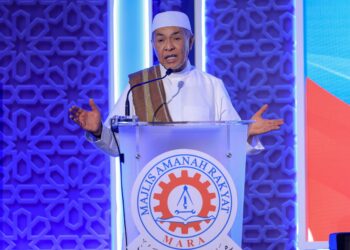TIMBALAN Perdana Menteri, Datuk Seri Dr. Ahmad Zahid Hamidi berucap pada Perhimpunan Gen Huffaz Teknokrat Majlis Amanah Rakyat (MARA) 2026 dan Majlis Santunan Kasih Ramadan di Masjid Wilayah di sini hari ini.