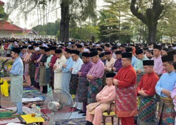 SOLAT Aidilfitri di seluruh Perlis digalakkan untuk dilaksanakan di tanah lapang (musolla).-UTUSAN