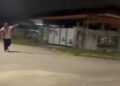 TANGKAP layar video tular seorang wanita dalam keadaan berlumuran darah meminta pertolongan di Desa Pengkalan Timah, Lahat dekat Ipoh baru-baru ini.