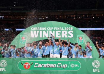 PEMAIN Manchester City meraikan kejayaan mereka menjulang Piala Liga selepas menewaskan Arsenal, semalam. - AFP