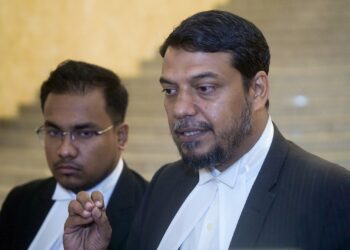 MUHAMMAD Rafique Rashid Ali ketika hadir pada pendengaran kes melibatkan anak guamnya di Mahkamah Rayuan Putrajaya di sini, hari ini. - UTUSAN/FAISOL MUSTAFA