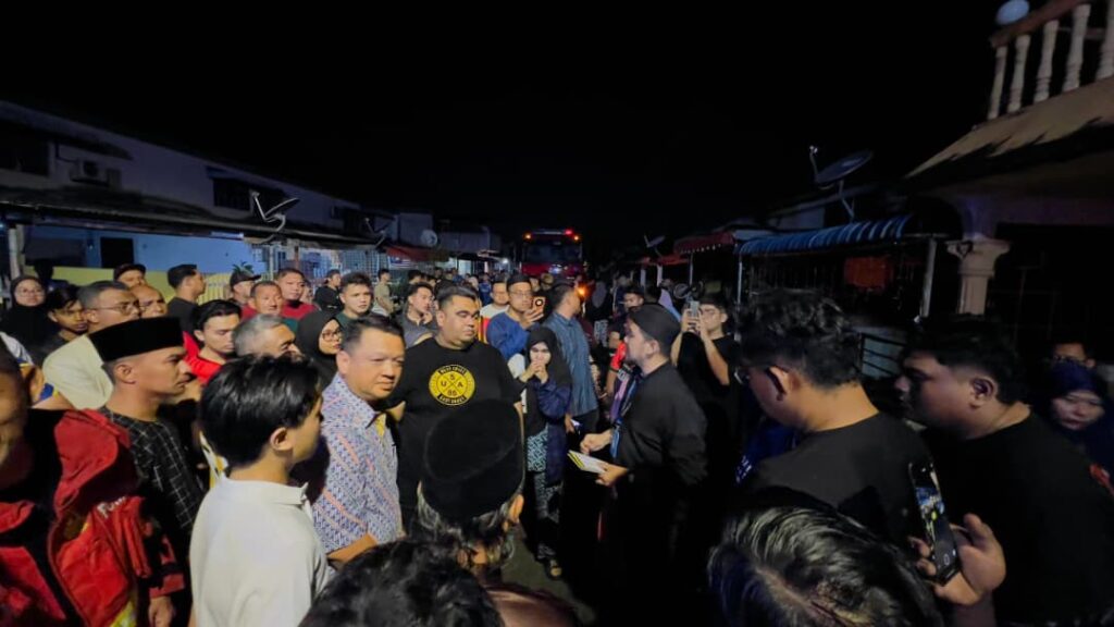 Raja Muda Perlis santuni mangsa kebakaran di Taman Kemajuan