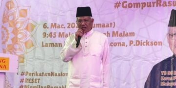 HAMZAH Zainudin ketika berucap pada Majlis Moreh Perdana di Port Dickson, malam semalam. – UTUSAN/NOR SHAFIQAH MOHD. GHAZALI