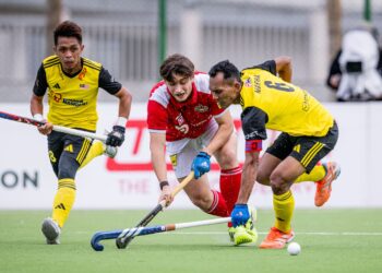 KAPTEN Speedy Tigers, Marhan Jalil berjaya menyekat kemaraan pemain Austria pada aksi pertama Kumpulan B Kelayakan Piala Dunia 2026.-IHSAN FIH