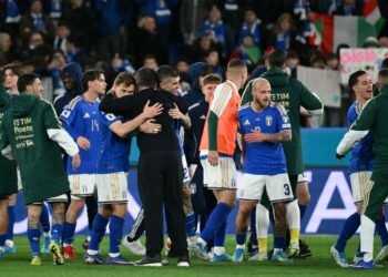 PEMAIN Itali meraikan kejayaan mereka menewaskan Ireland Utara 2-0 dalam usaha melayakkan diri ke Piala Dunia 2026. - AFP