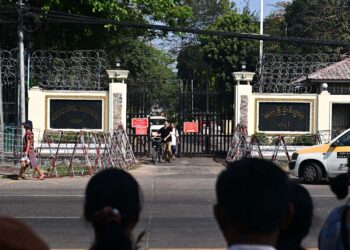 LEBIH 7,000 banduan diampun oleh junta tentera Myanmar. - Foto AFP