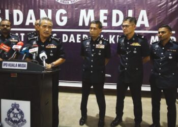 ADZLI Abu Shah pada sidang akhbar di IPD Kuala Muda, Sungai Petani, Kedah, semalam. - UTUSAN/SHAHIR NOORDIN