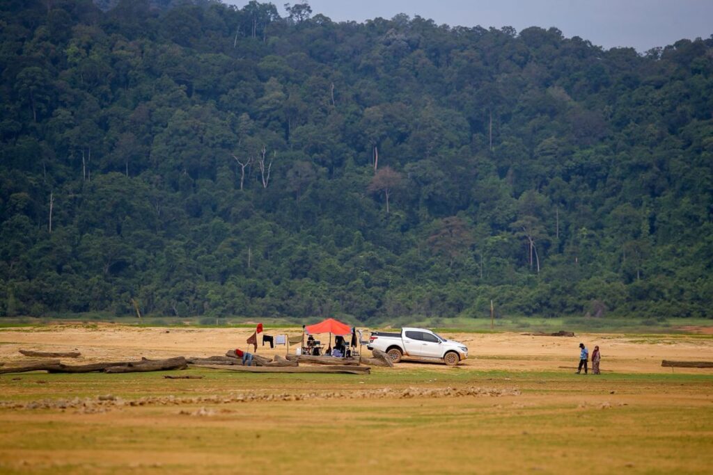 Kemarau ‘timbulkan’ Kampung Mong Gajah