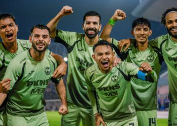 PEMAIN Selangor FC meraikan kejayaan mereka menumpaskan Kuala Lumpur City (KL City) FC 3-2 dalam aksi Liga Super 2025/2026 di Stadium Bolasepak Kuala Lumpur, Cheras, kelmarin. Foto: SHIDDIEQIIN ZON