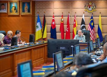 FADILLAH Yusof mempengerusikan Mesyuarat Majlis Negara bagi Kerajaan Tempatan  (MNKT) ke-87 di Putrajaya.