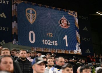 LEEDS menggesa agar penyokong mereka menghormati pemain beragama Islam untuk berbuka puasa ketika perlawanan sedang berlangsung. - AFP