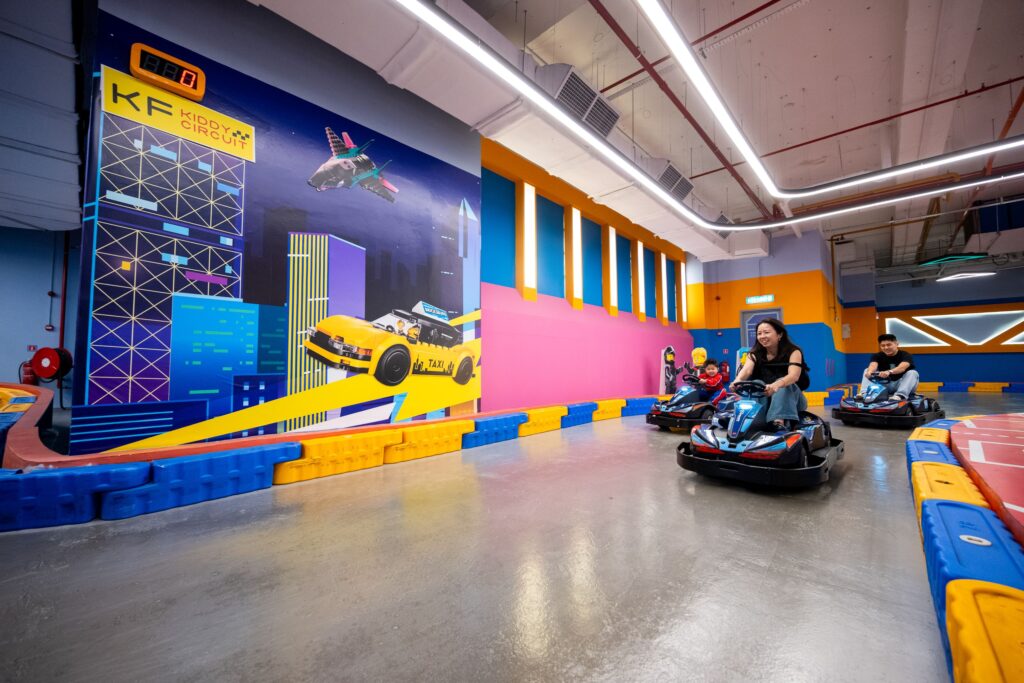 Membina kereta impian bersama Lego