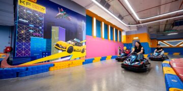 IBU bapa dan anak berpeluang melakukan aktiviti bersama-sama menerusi Build Your Dream Ride Autoshop Experience anjuran Lego.