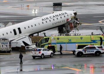 NAHAS pesawat Air Canada berlaku pada 22 Mac lalu. - AFP