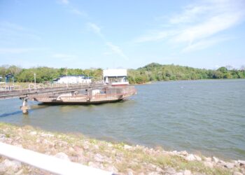 EMPANGAN Durian Tunggal merekodkan penurunan pada 73.9 peratus berbanding 74.7 peratus sehari sebelum itu. – UTUSAN/AMRAN MULUP