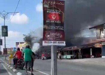TANGKAP layar kebakaran gerai menjual mercun di Wakaf Che Yeh, Kota Bharu, Kelantan.